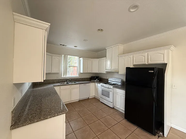 3329 San Jose Way — Photo 4