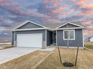 807 NE Deerfield Dr, Ankeny, IA 50021