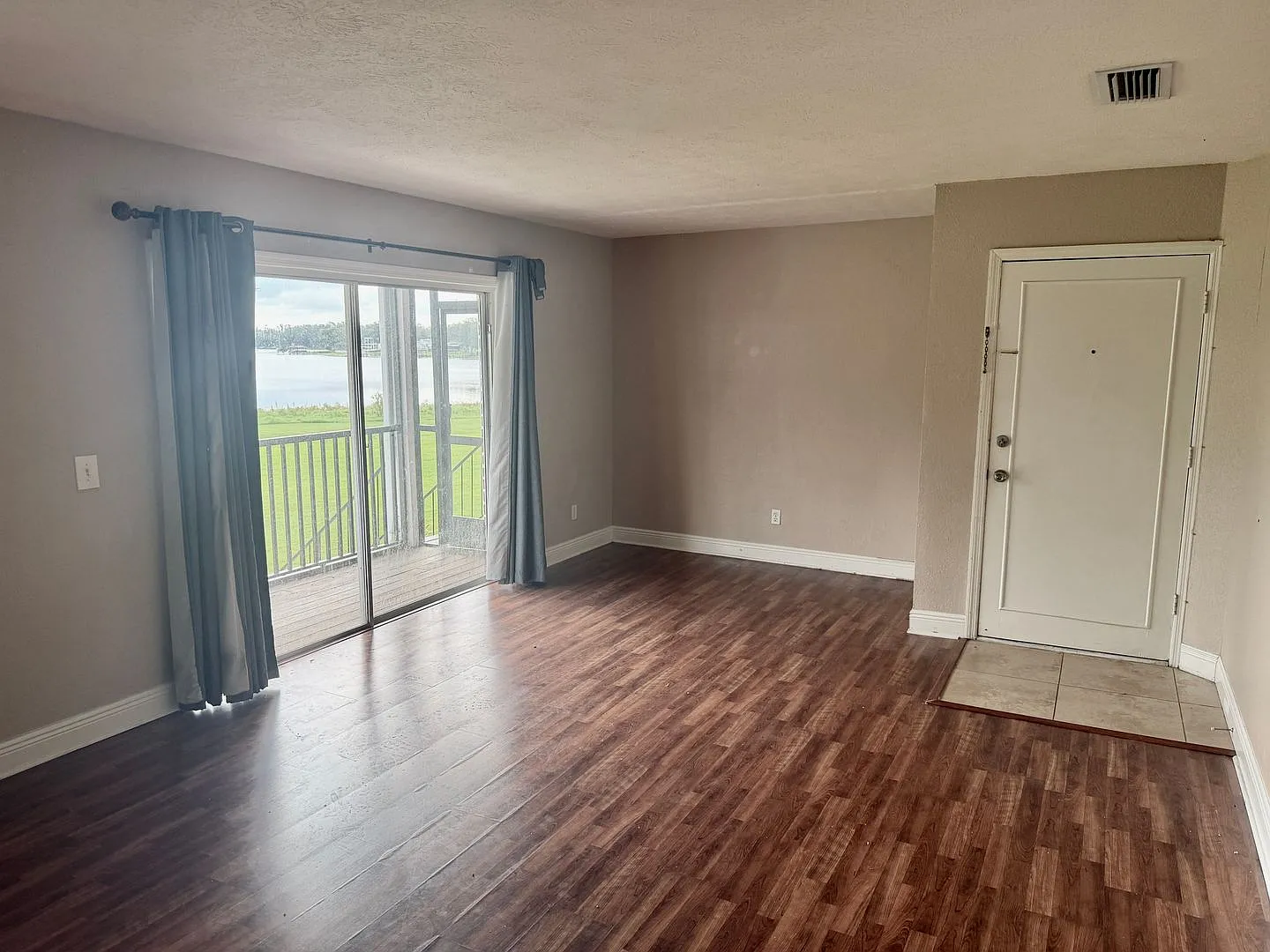 1/1 Lakefront Living in Carrollwood! — Photo 3