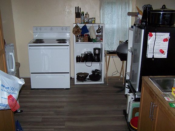 4th image of 301 Center St