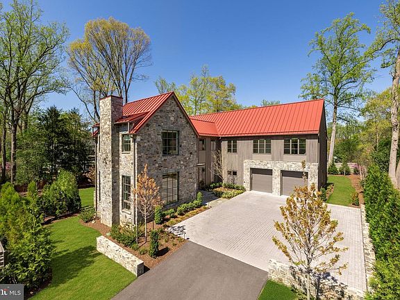 2nd image of 7027 Longwood Dr