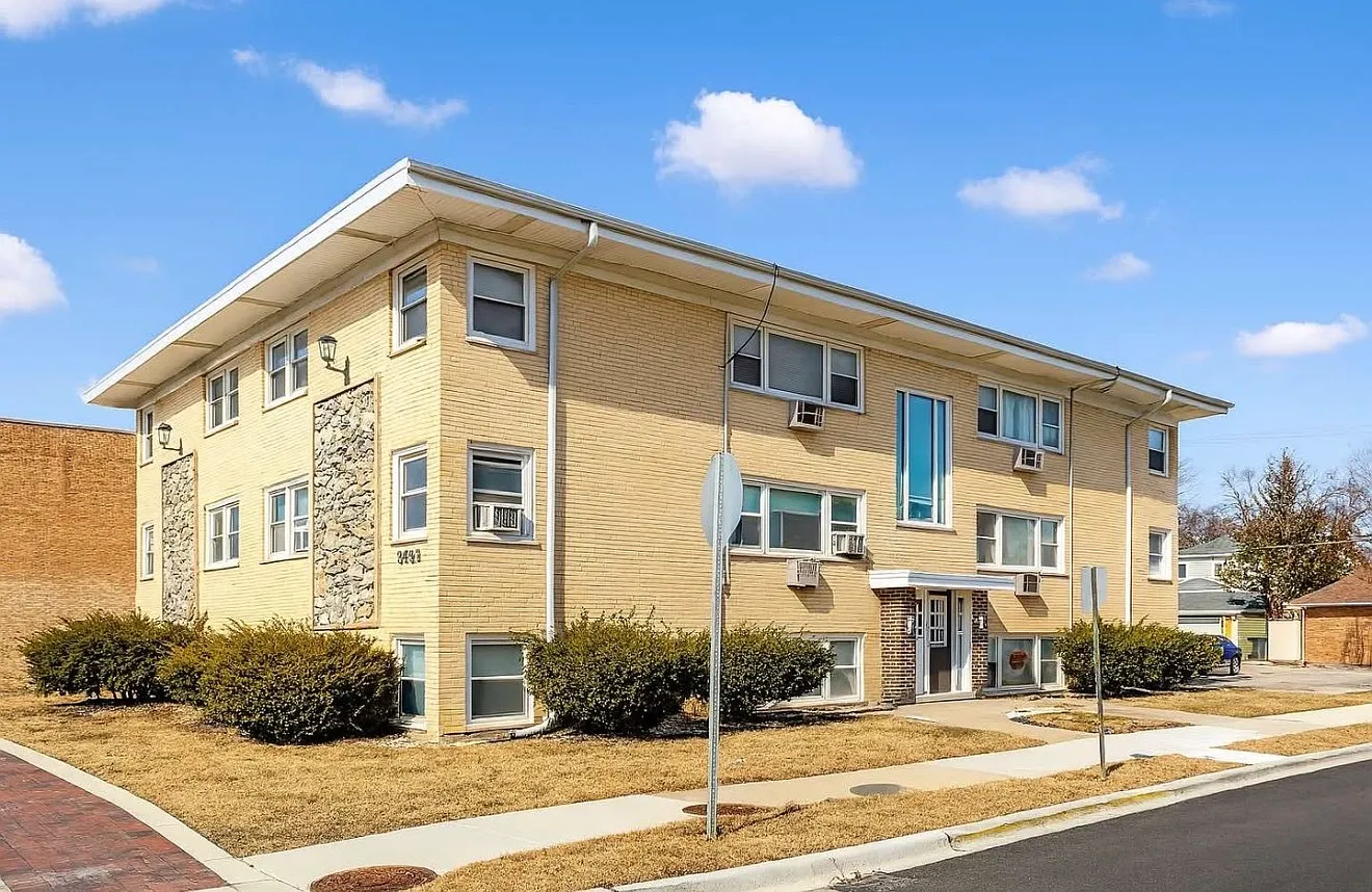2 bed, 900 sqft, $2,150 — Photo 1