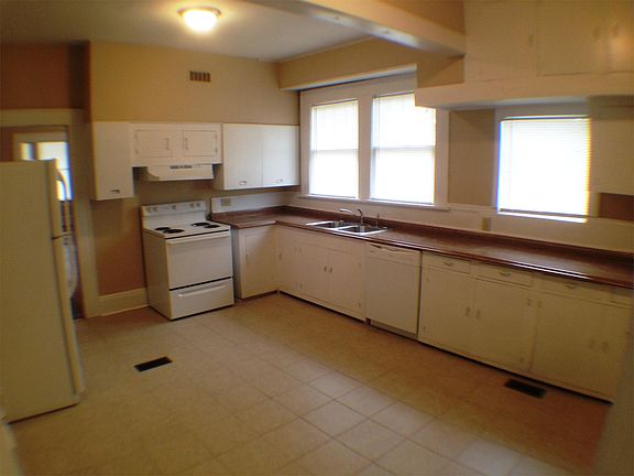 4th image of 1708 Queen City Ave