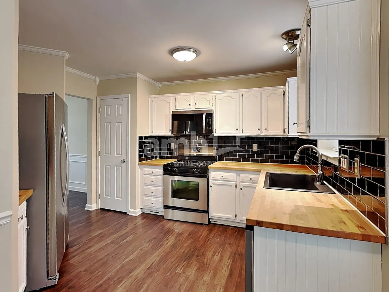 3 bed, 2.5 bath, 1777 sqft, $2,205 — Photo 3