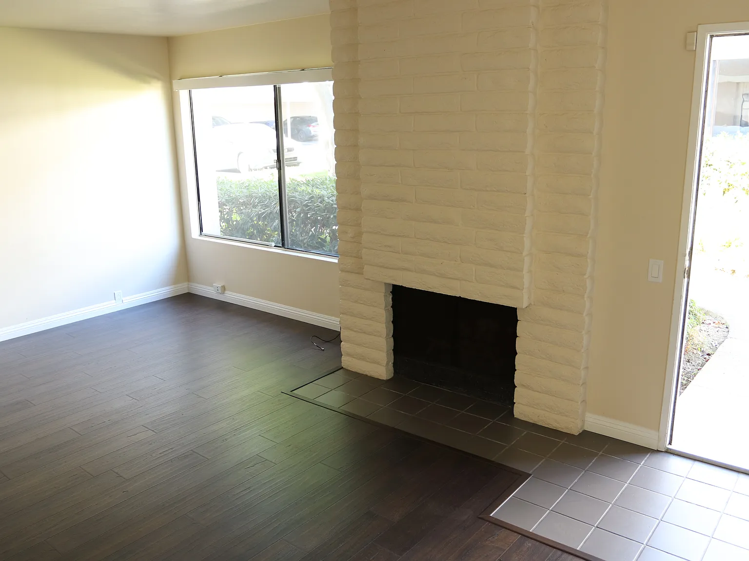 3 bed, 2.5 bath, 1342 sqft, $4,350 — Photo 3