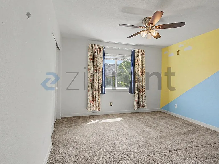132 NE 63rd Ave — Photo 32