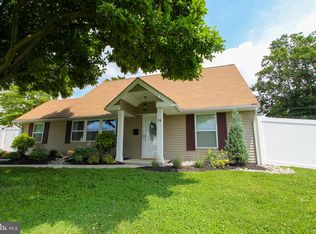 34 Hemlock Rd, Levittown, PA 19056