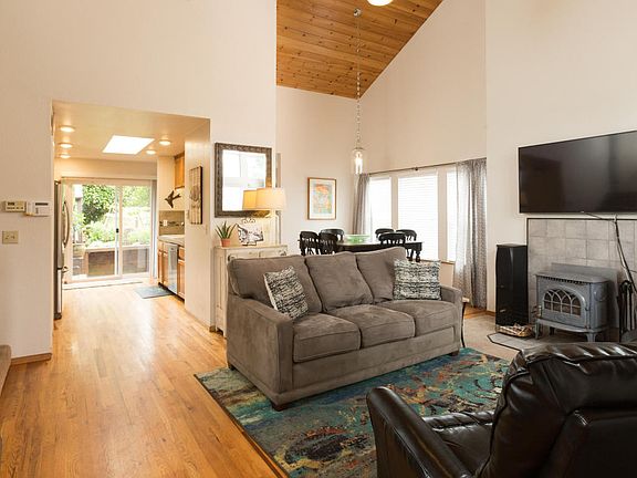 3rd image of 5555 Meyers Ave