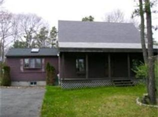 15 White Island Pond Rd, Plymouth, MA 02360