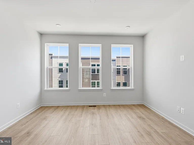 18002 Alicia Ave — Photo 8