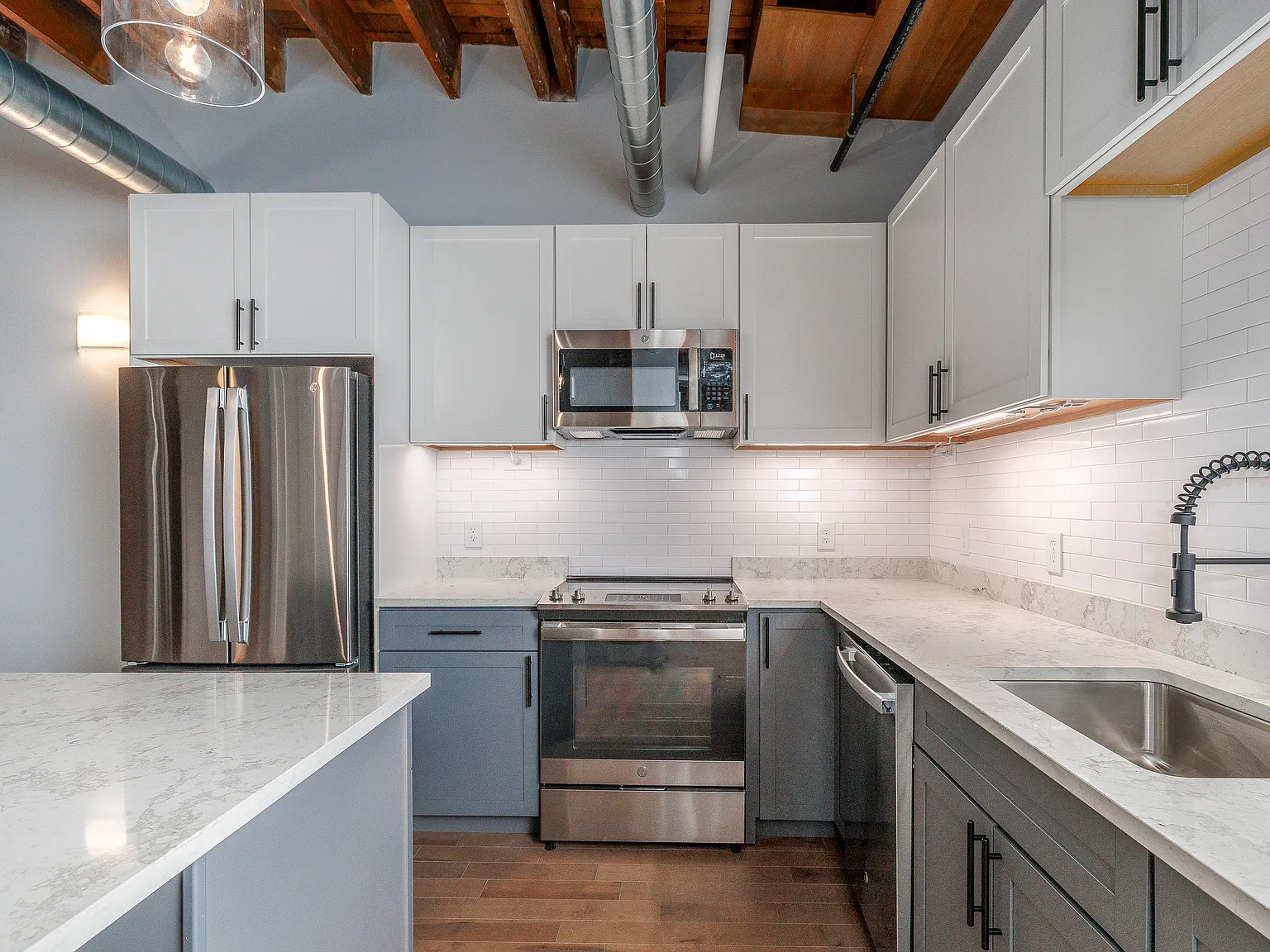 Hotel Street Apartments — Photo 2