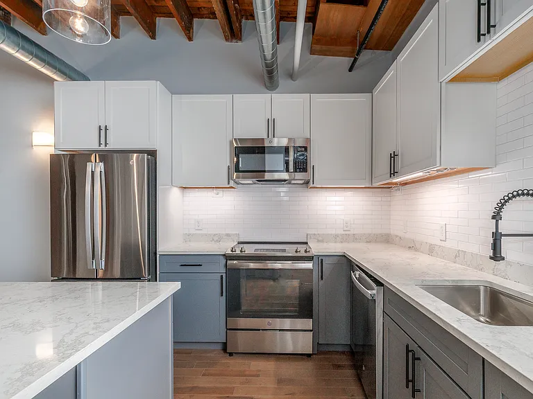 Hotel Street Apartments — Photo 2