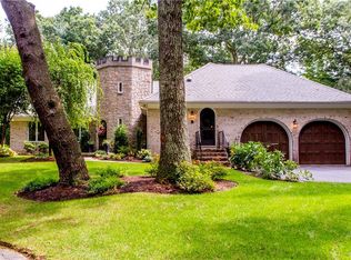 100 Empress Dr, East Greenwich, RI 02818