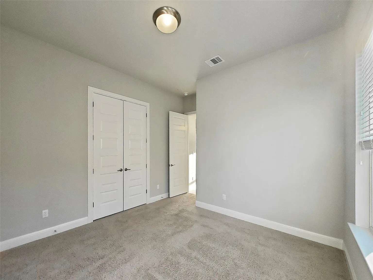 3 bed, 2.0 bath, 1641 sqft, $2,295 — Photo 4