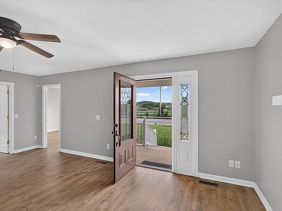 3rd image of 2110 Ramblewood Rd