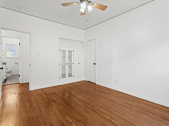 5th image of 1029 S Westmoreland Ave #201