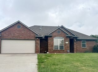 708 Cougar Ln, Enid, OK 73703