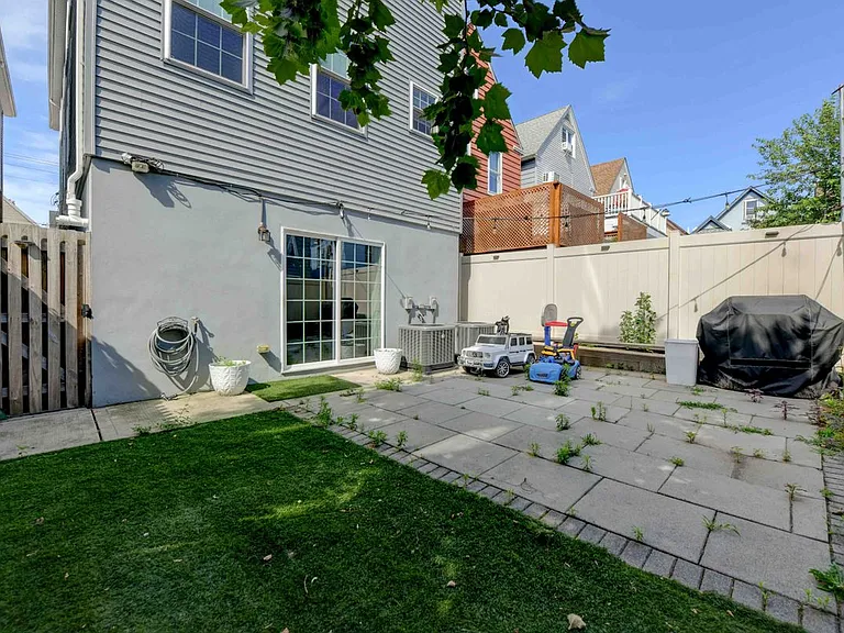 97 W 55th St #1 — Photo 39