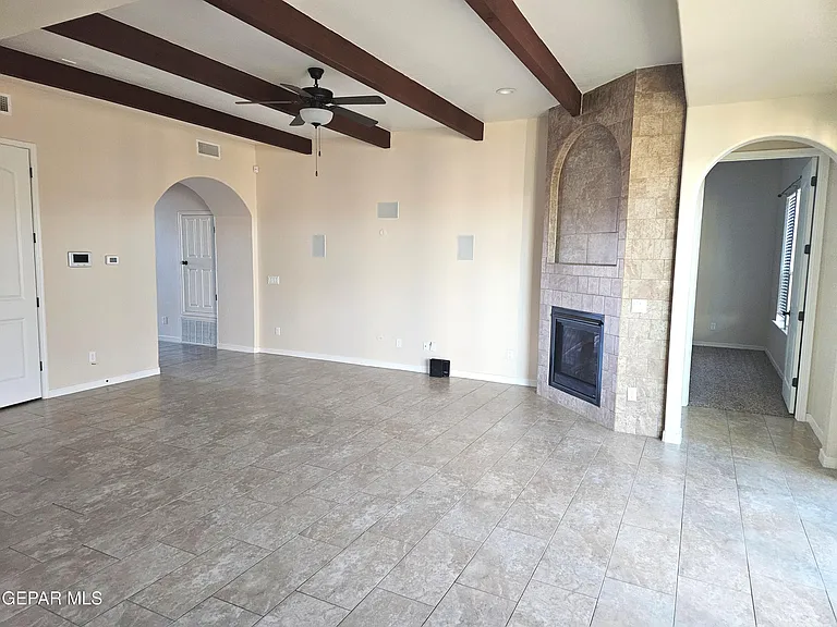 1071 Iron Hill Ave — Photo 3