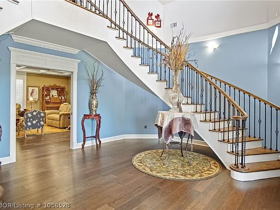 5th image of 935 Jarvis Dr