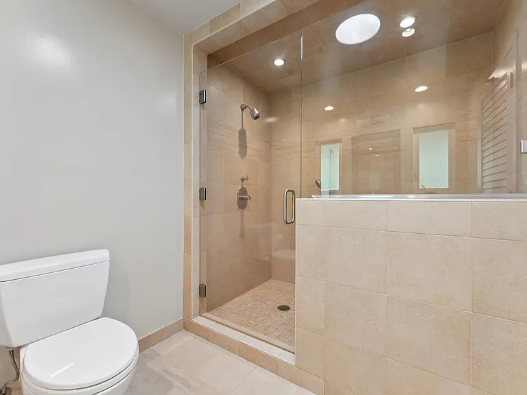 61 Bradley Ave — Photo 36