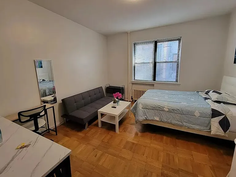 347 W 29th St #7 — Photo 1