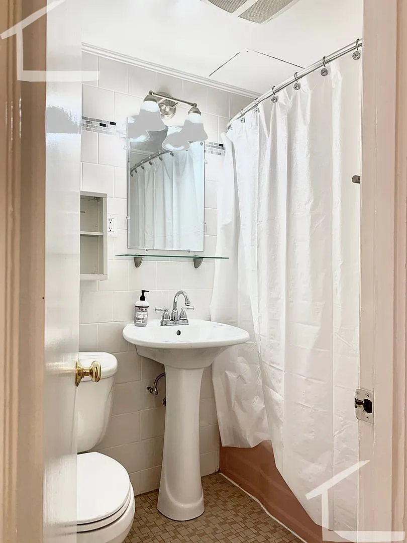 2 bed in Brookline — Photo 4
