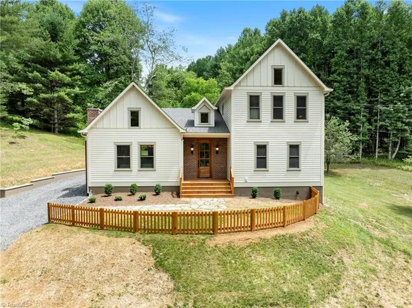 163 Walnut Dr, Jefferson, NC 28640