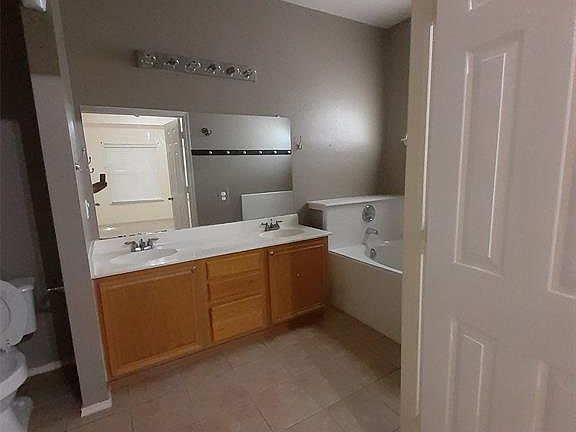 5th image of 2751 Scarborough Dr