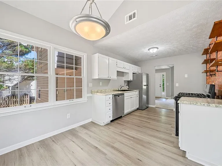 5590 Princeton Oaks Dr — Photo 21
