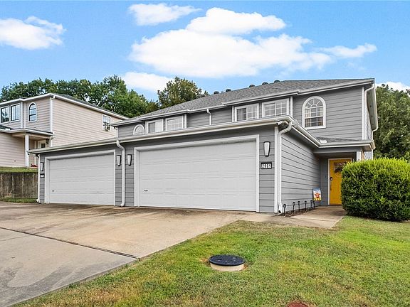 2nd image of 2901-2903 E Sterling Ct
