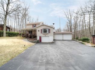 124 Cypress Ln, Greentown, PA 18426