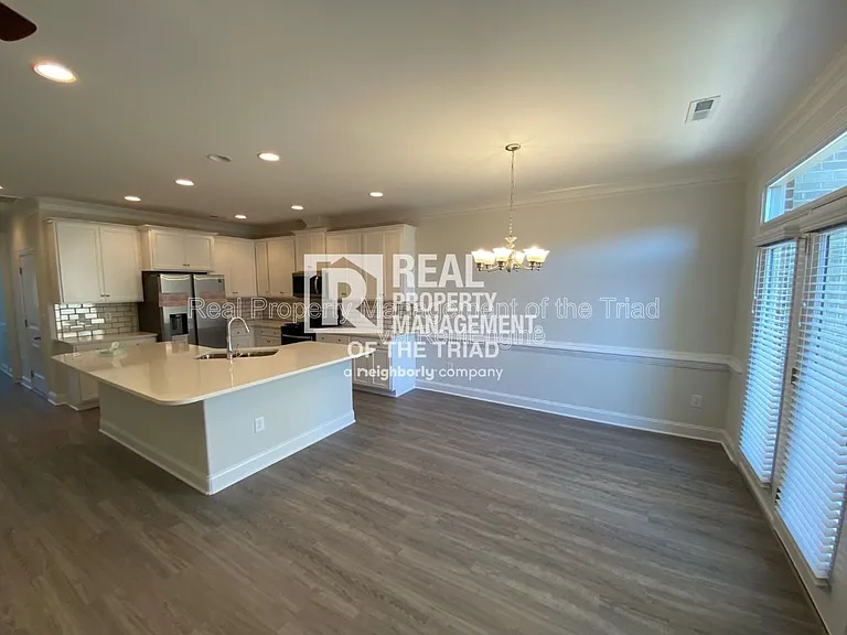 4332 Holstein Dr — Photo 11