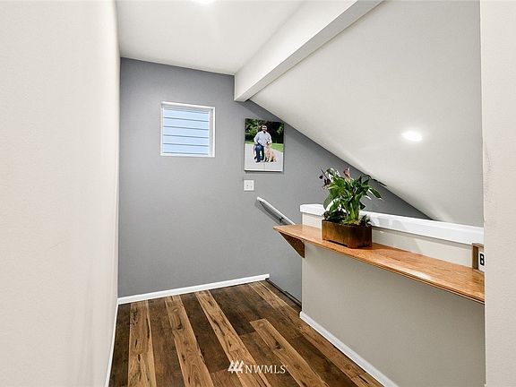 4th image of 20117 18th Avenue Ct E