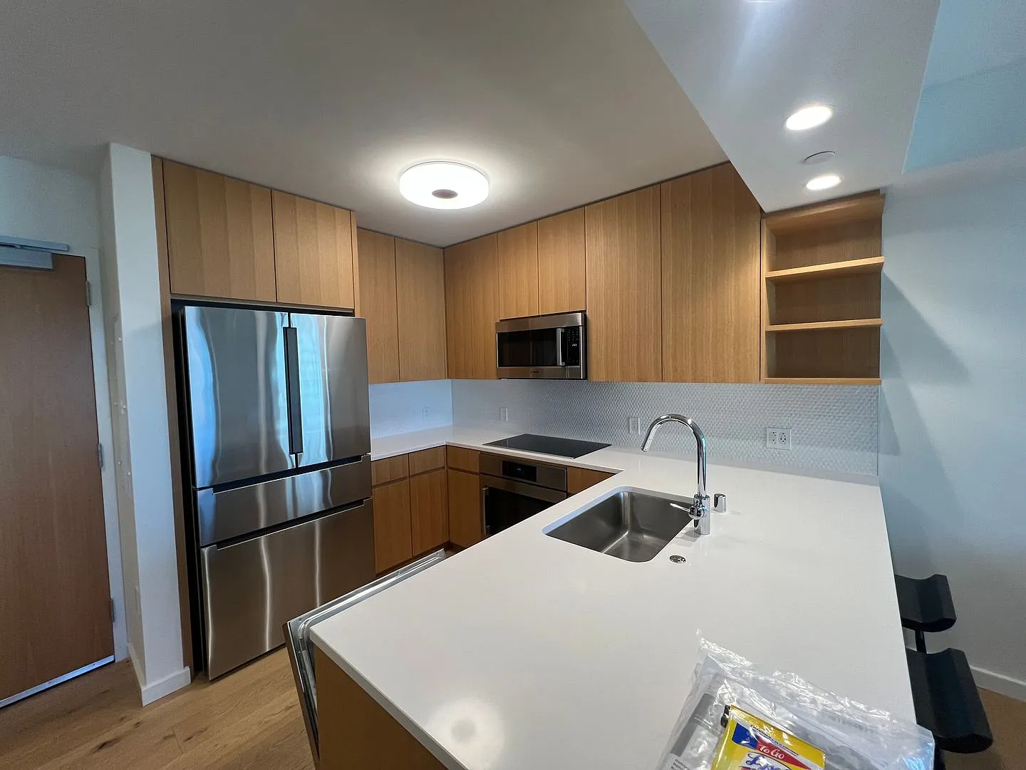 Sky West Ala Moana, partly furnished 1-Bdrm, 1-Bath, 1-parking — Photo 1