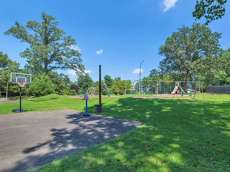 7 Georgetown Grn — Photo 44