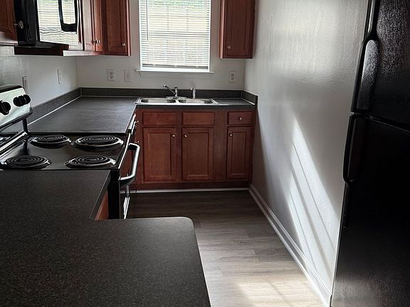 5th image of 123 Saine Dr SW #202
