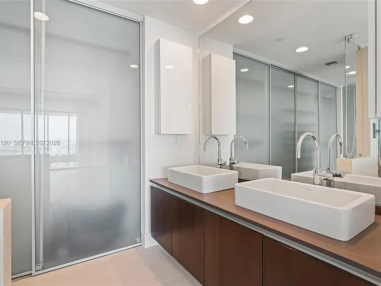 1040 Biscayne Blvd #3802 — Photo 16