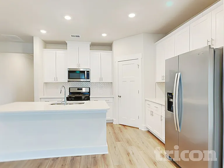 300 Allenby Ln — Photo 5