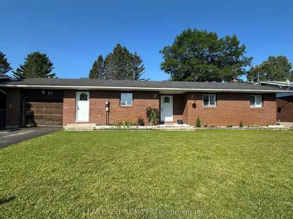 7 Fitz Ave, South River, ON P0A 1X0