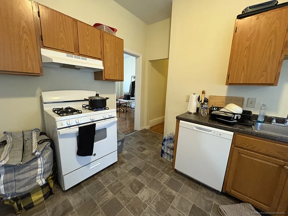 101 Sydney St #2