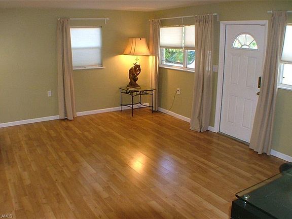 5th image of 806 Camellia Dr