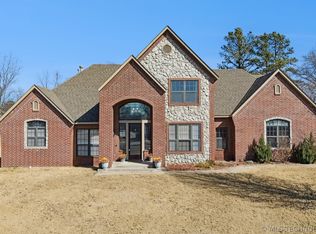 1411 Circle Dr, Sapulpa, OK 74066