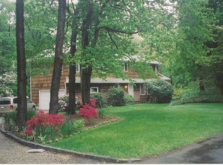 4 Hilltop Rd, Stony Brook, NY 11790