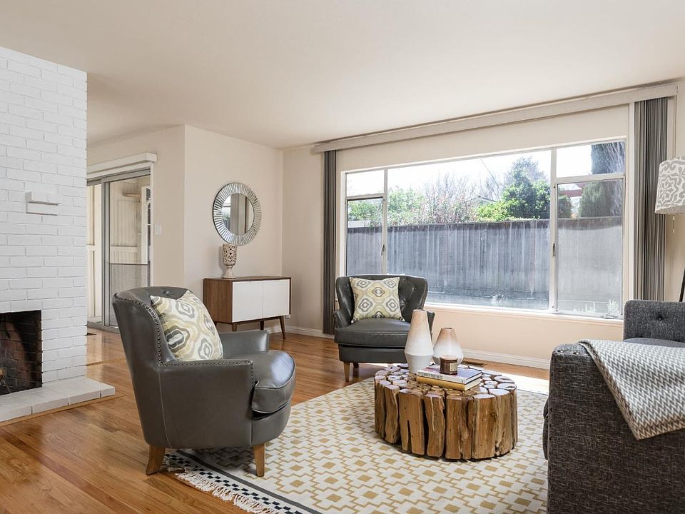 1st image of 4834 Clarendon Dr