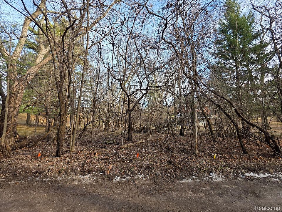 2375 Greenlawn Ave, photo 3