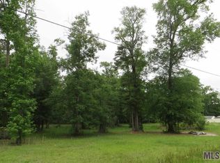 4 Killian Oaks Dr, Springfield, LA 70462