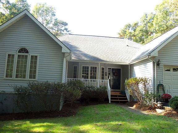 4th image of 975 Oak Grove Dr