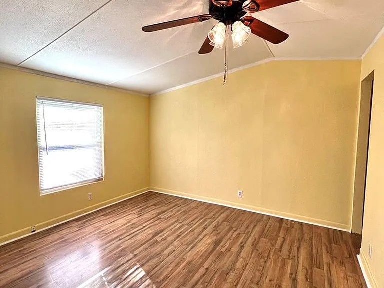 114 Candlelite Dr — Photo 9