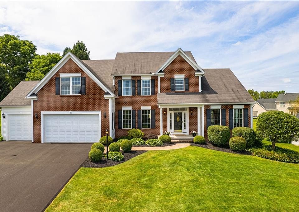 1st image of 5 Crest Wood Cir